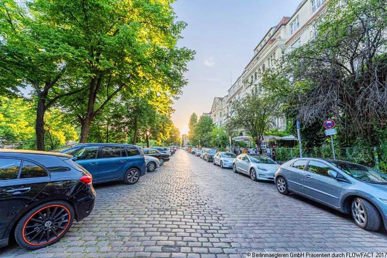 Straße vor dem Haus