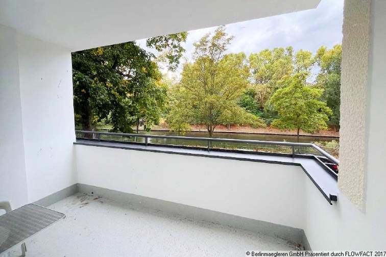 Balkon mit Wasserblick